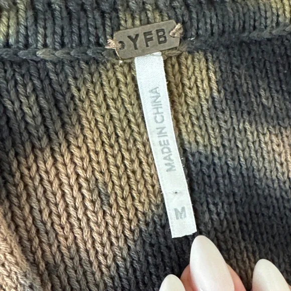 🌼YFG🌼 Chunky Tie-Dye Pullover Sweater, Size M - Picture 2 of 10